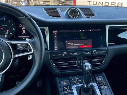 Used 2021 Porsche Macan image 11