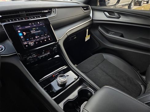 New 2025 Jeep Grand Cherokee L Altitude image 20