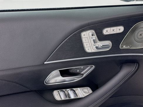 Used 2024 Mercedes-Benz GLS 580 4MATIC image 19