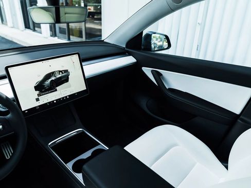 Used 2022 Tesla Model Y Performance AWD/4WD image 25