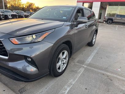Used 2023 Toyota Highlander LE