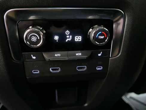 Used 2025 Chevrolet Suburban High Country AWD/4WD image 34