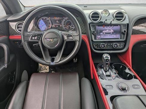 Used 2020 Bentley Bentayga image 21