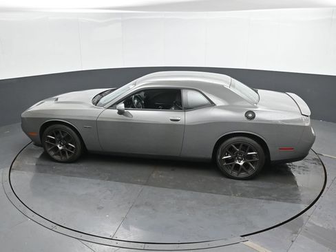 Used 2017 Dodge Challenger R/T image 35