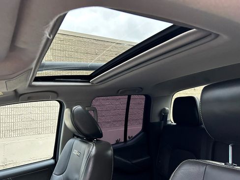 Used 2016 Nissan Frontier PRO-4X image 11