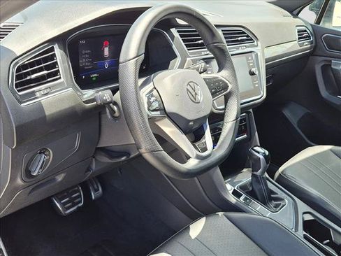 Used 2022 Volkswagen Tiguan SE R-Line FWD image 9