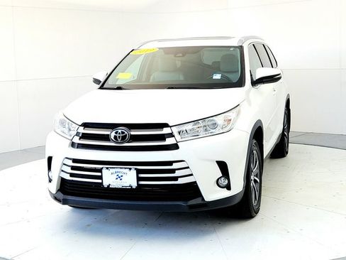 Used 2019 Toyota Highlander XLE w/ Protection Package #3 AWD/4WD image 2