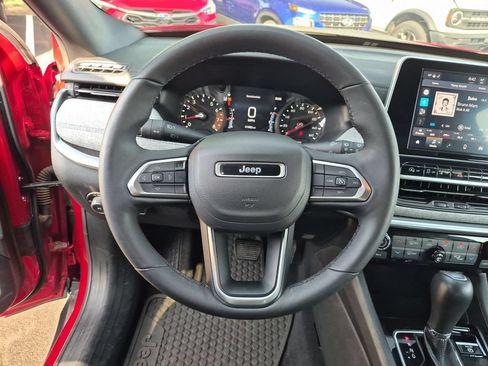 Used 2025 Jeep Compass Latitude w/ Sun & Sound Group AWD/4WD image 22