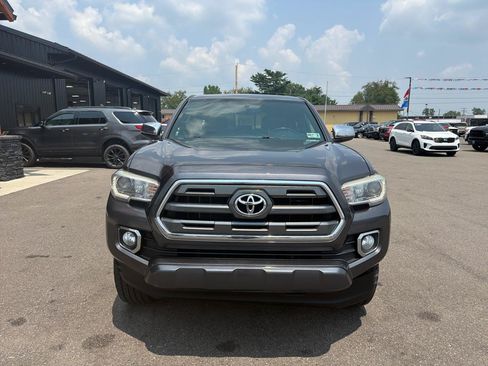 Used 2017 Toyota Tacoma Limited w/ Tow Package AWD/4WD image 2