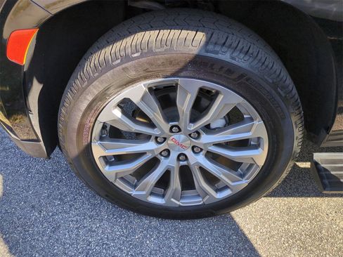 Certified 2022 GMC Yukon XL Denali image 10