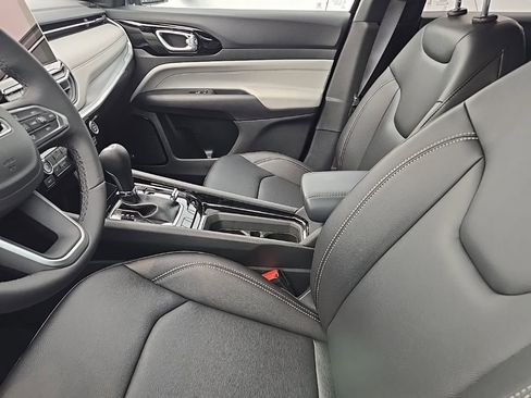 New 2025 Jeep Compass Limited w/ Sun & Sound Group image 9