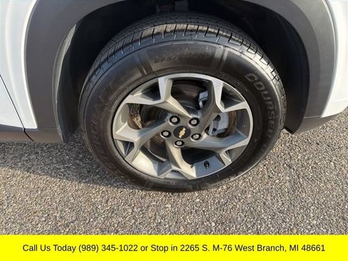 Used 2024 Chevrolet Trax LT w/ Driver Confidence Package FWD image 3