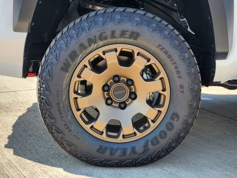New 2025 Toyota Tacoma 4x4 Double Cab Hybrid image 9