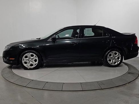 Used 2010 Ford Fusion SE image 2