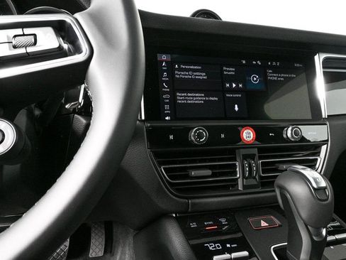 Certified 2026 Porsche Macan image 12