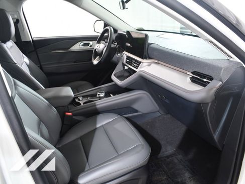 New 2025 Ford Explorer Active w/ Active Comfort Package image 10