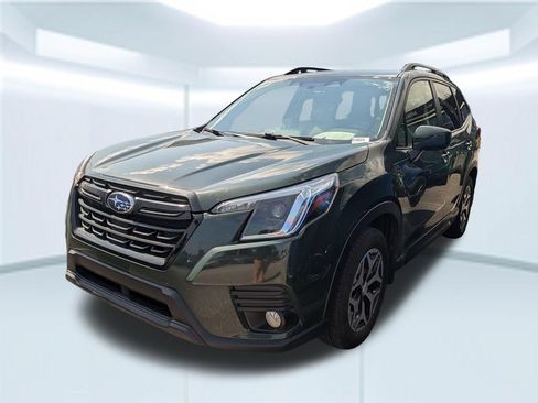 Used 2023 Subaru Forester Premium AWD/4WD image 1