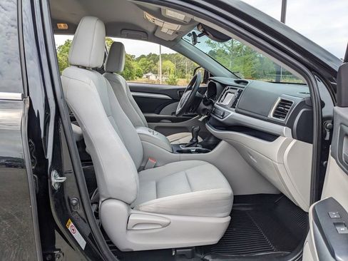 Used 2019 Toyota Highlander LE image 40