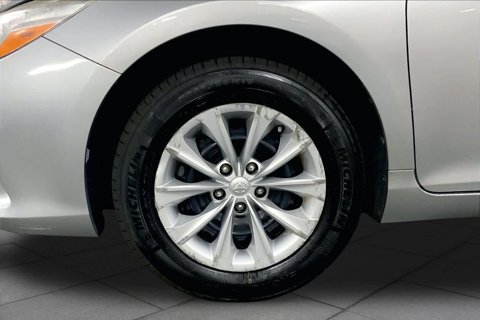 Used 2017 Toyota Camry LE FWD image 11