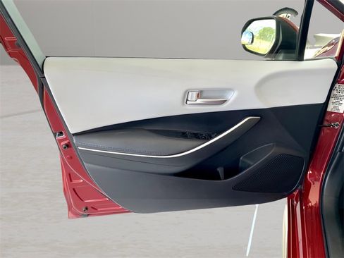 Used 2022 Toyota Corolla SE image 11