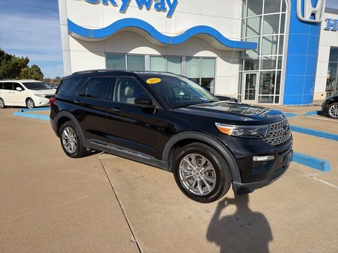 Used 2023 Ford Explorer Limited image 1