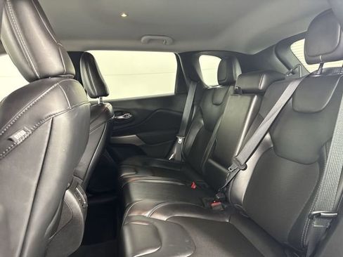 Used 2021 Jeep Cherokee Latitude Plus image 19