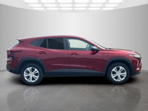 Used 2024 Chevrolet Trax LS w/ Driver Confidence Package FWD image 8