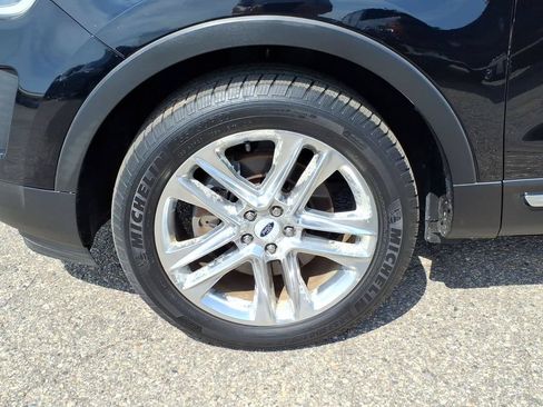 Used 2017 Ford Explorer XLT w/ Equipment Group 202A AWD/4WD image 9