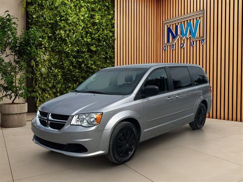 Used 2016 Dodge Grand Caravan SE w/ Quick Order Package 29E SE FWD image 3