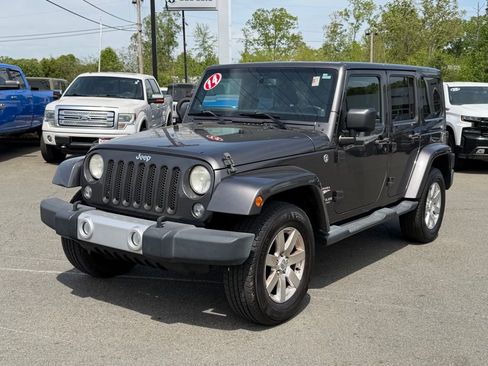 Used 2014 Jeep Wrangler Unlimited Sahara AWD/4WD image 9