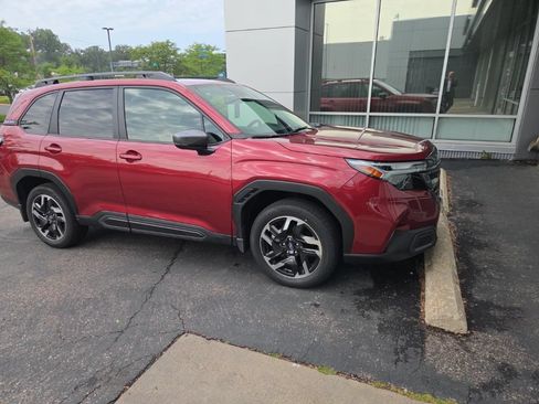 Used 2025 Subaru Forester Limited AWD/4WD image 18