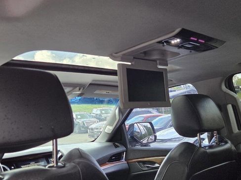 Used 2016 Cadillac Escalade ESV Luxury image 17