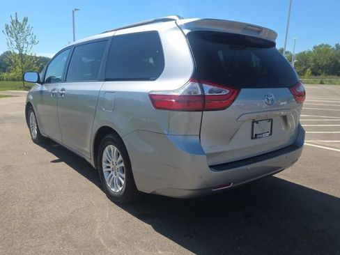 Used 2017 Toyota Sienna XLE w/ XLE Navigation Package FWD image 16