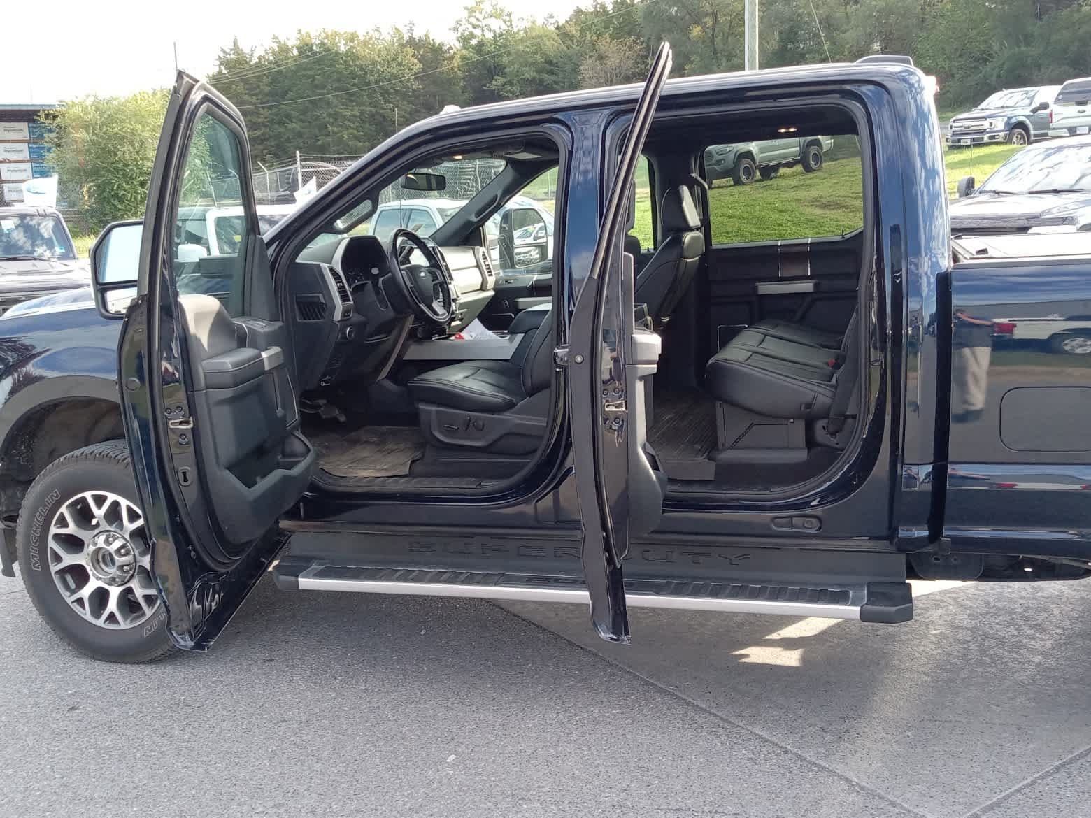 Used 2022 Ford F250 Lariat w/ Lariat Ultimate Package AWD/4WD image 32