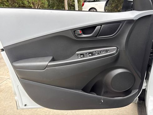 Used 2021 Hyundai Kona SE image 15