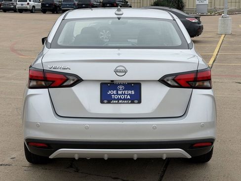 Used 2025 Nissan Versa SV FWD image 8