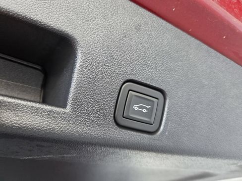 Used 2025 Chevrolet Traverse LT w/ Enhanced Driving Package FWD image 18