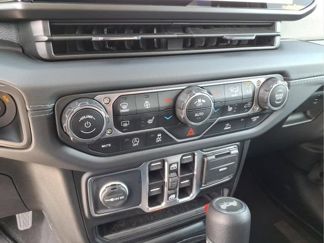 Used 2025 Jeep Wrangler Unlimited Sahara AWD/4WD image 26