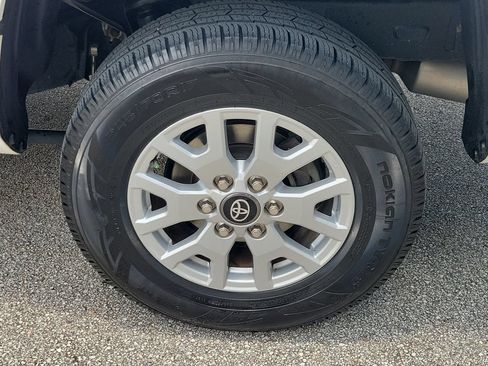 Used 2024 Toyota Tacoma SR5 AWD/4WD image 5