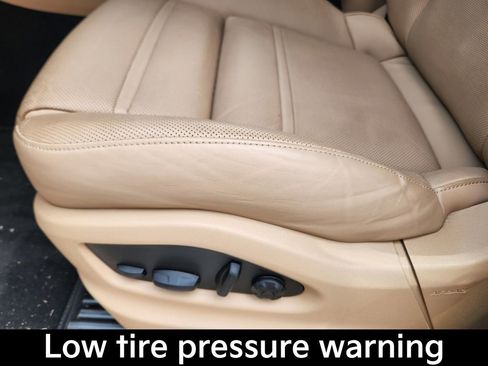 Used 2023 Porsche Cayenne Platinum Edition image 9