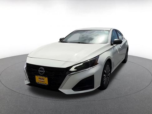 Used 2025 Nissan Altima 2.5 SV FWD image 5