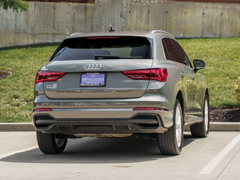 Used 2023 Audi Q3 2.0T Premium w/ Convenience Package AWD/4WD image 4