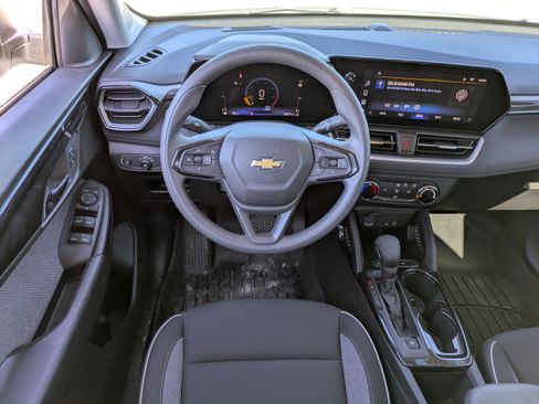 Used 2025 Chevrolet TrailBlazer LS w/ LS Convenience Package image 15