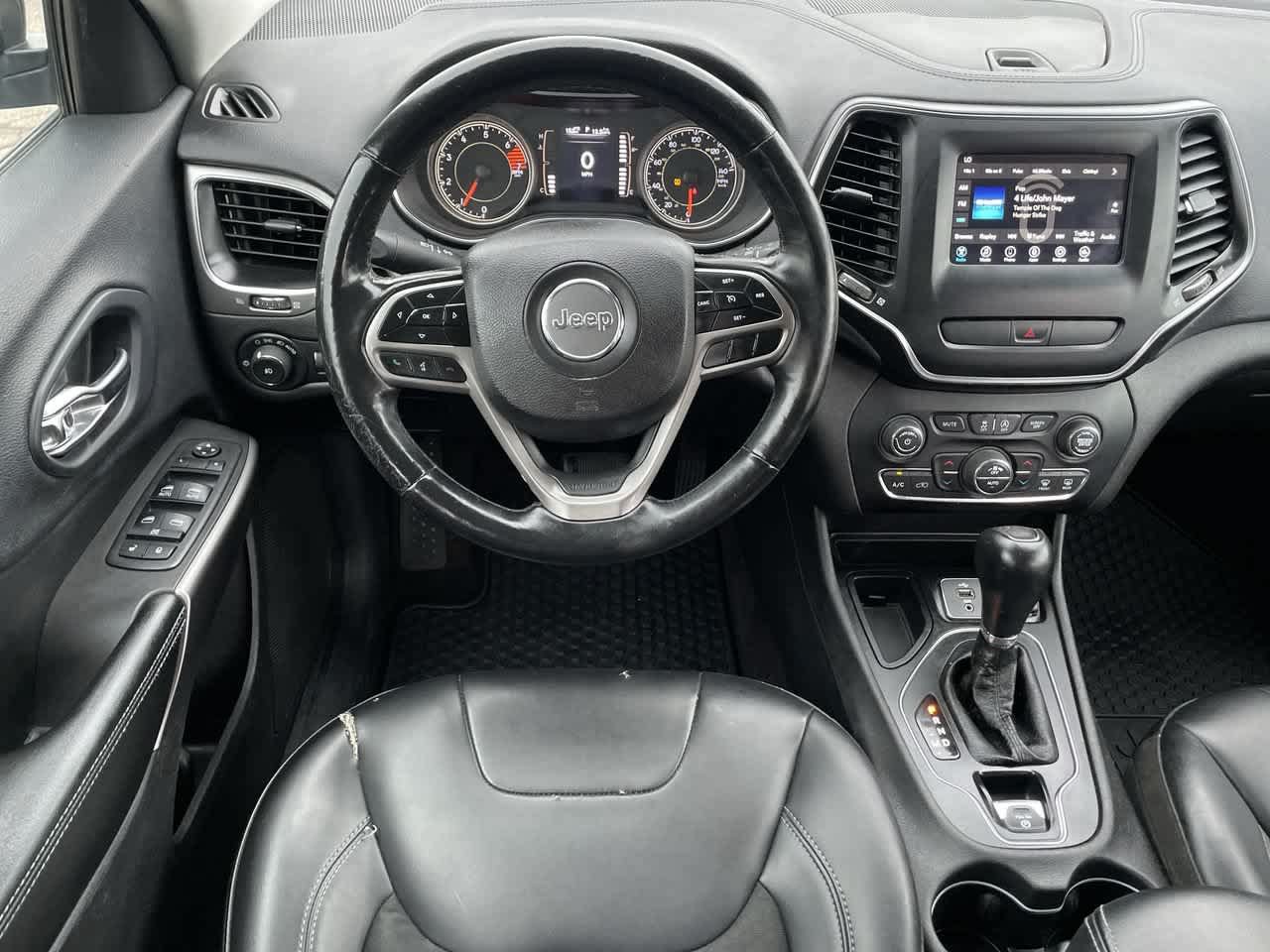 Used 2019 Jeep Cherokee Latitude Plus w/ Comfort/Convenience Group FWD image 11