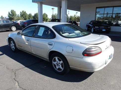 Used 2002 Pontiac Grand Prix SE w/ Widetrack Smart Pkg FWD image 3