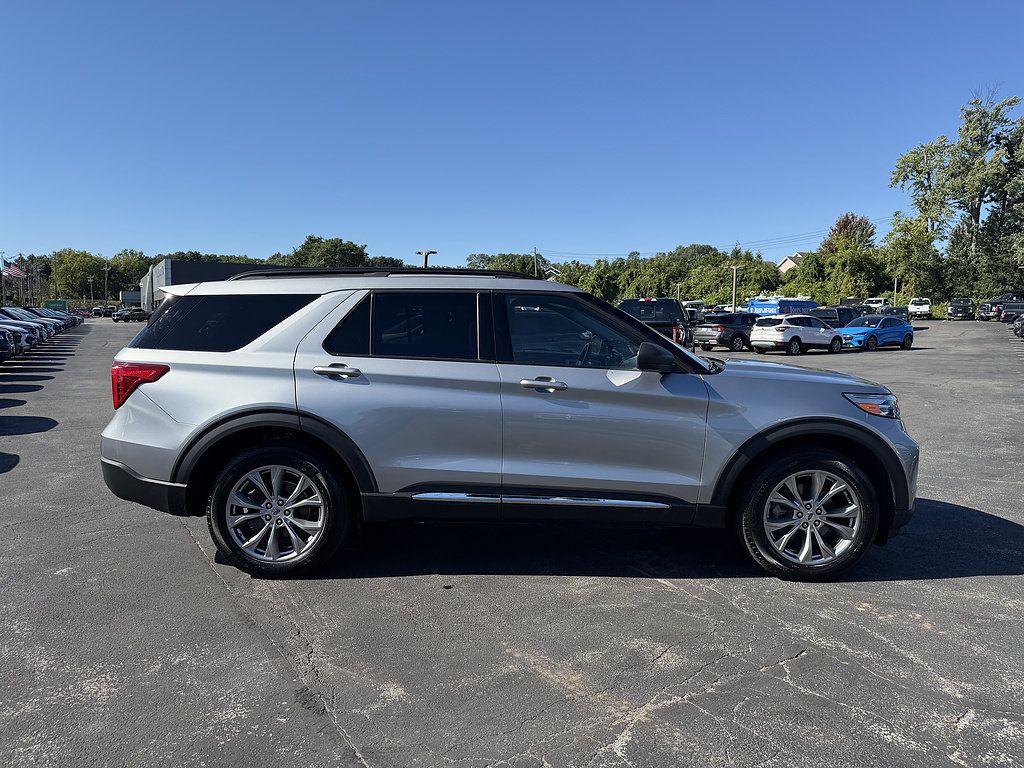Certified 2023 Ford Explorer XLT w/ Equipment Group 202A AWD/4WD image 7