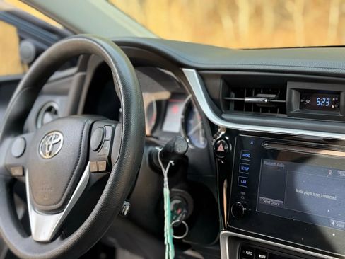 Used 2019 Toyota Corolla LE FWD image 21