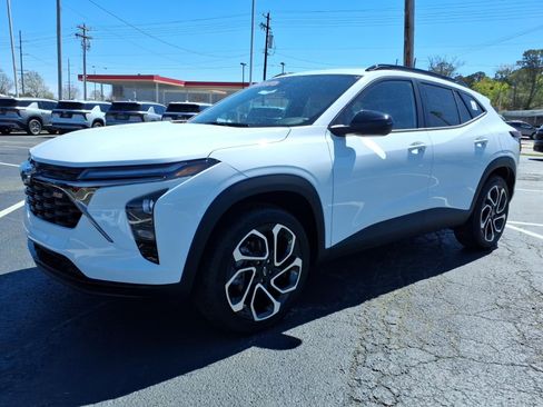 New 2026 Chevrolet Trax RS w/ Sunroof Package image 8