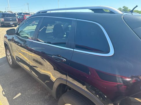 Used 2014 Jeep Cherokee Latitude w/ Comfort/Convenience Group AWD/4WD image 18