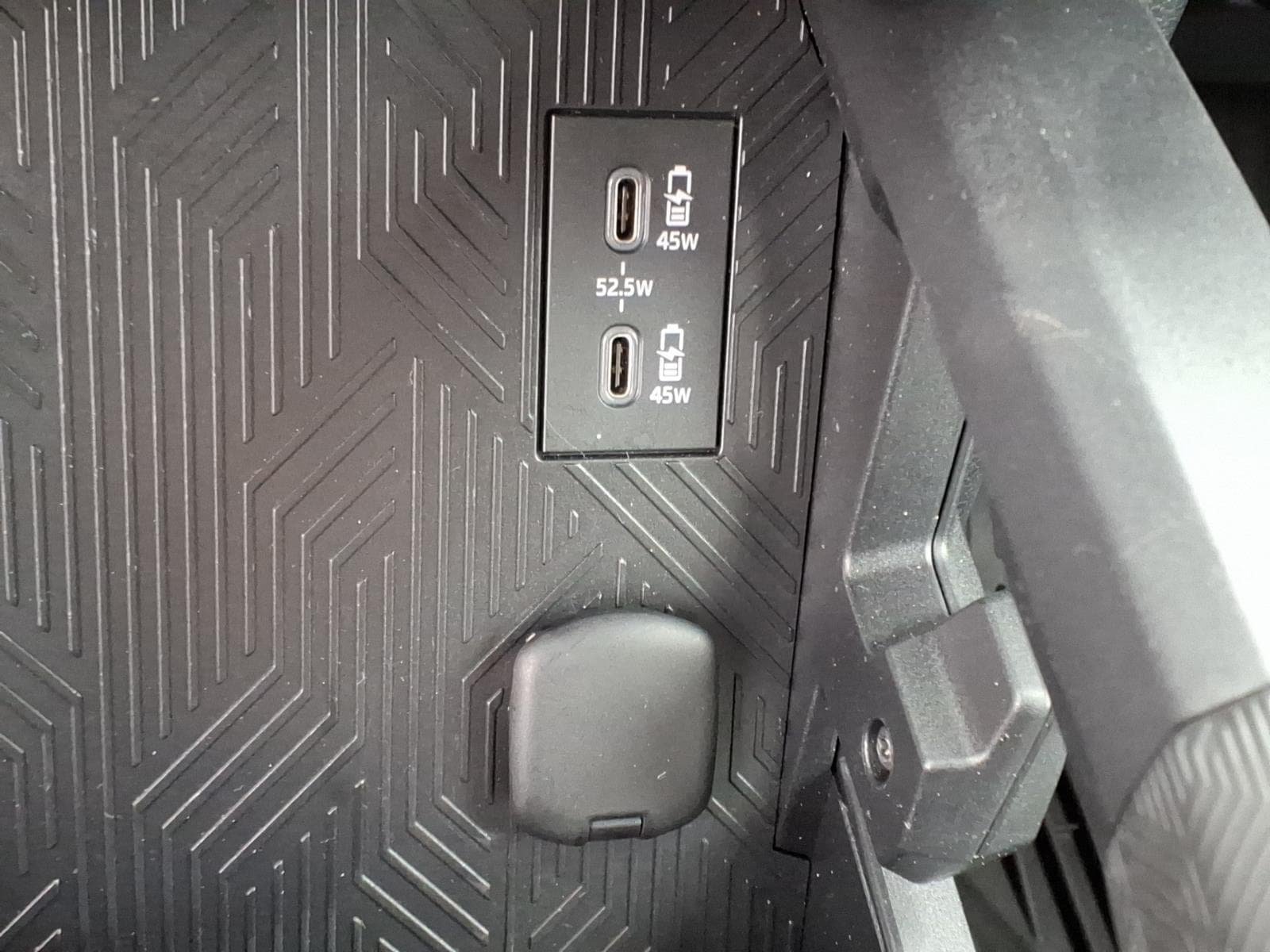 Used 2025 Toyota Tacoma SR5 AWD/4WD image 19